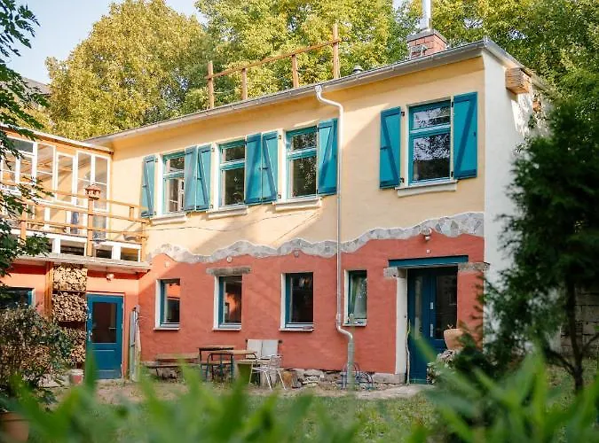 The Upholstery Tinyhouse Deluxe Eco Chalet Kreativ Citynah