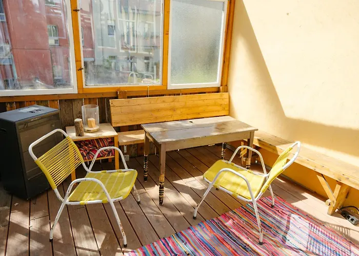 The Upholstery Tinyhouse Deluxe Eco Chalet Kreativ Citynah