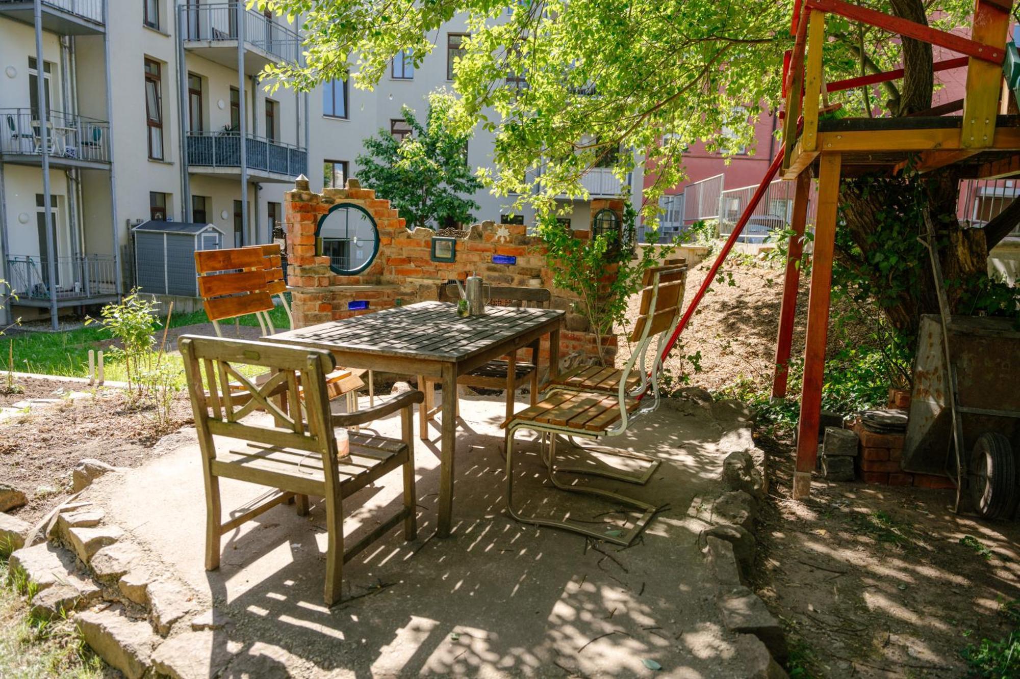 The Upholstery Tinyhouse Deluxe Eco Kreativ Citynah Apartment