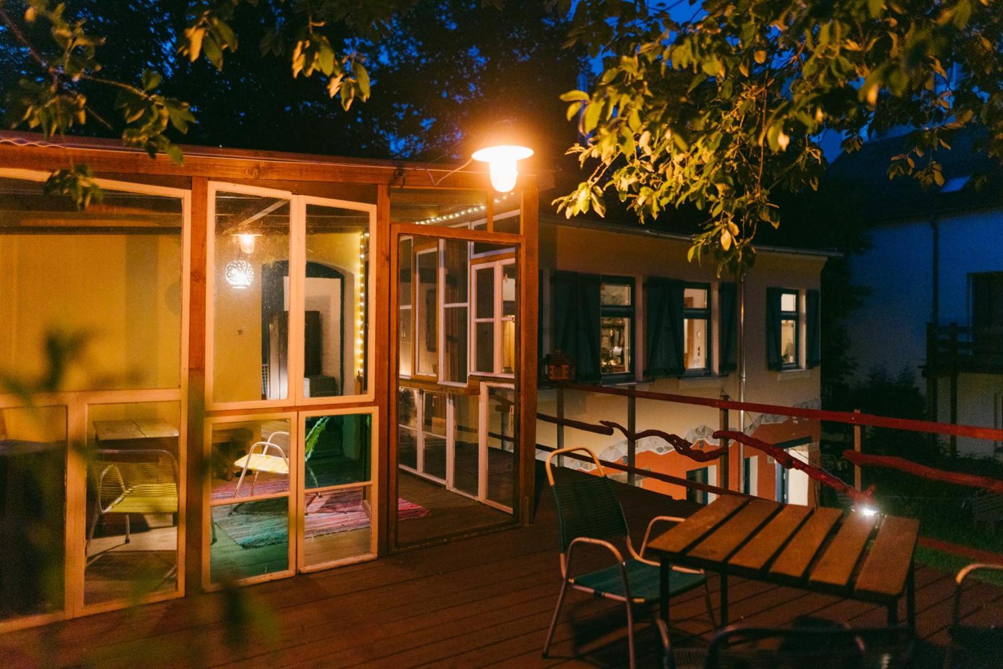 The Upholstery Tinyhouse Deluxe Eco Kreativ Citynah