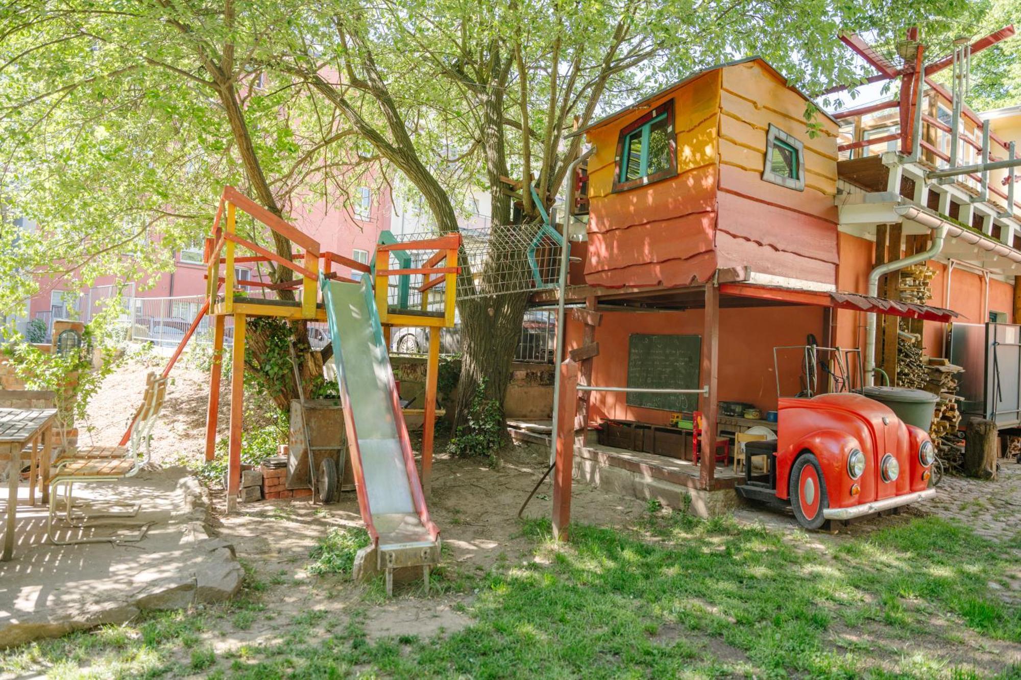 The Upholstery Tinyhouse Deluxe Eco Kreativ Citynah *